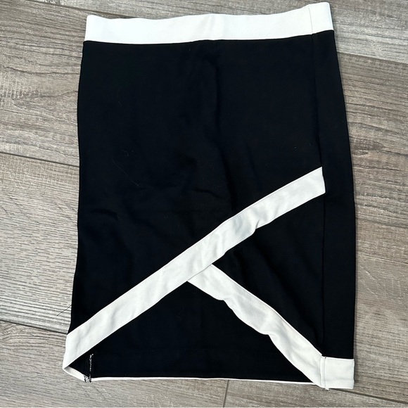 H&M Black and White Colorblock Stretch Pencil Skirt Size S - Picture 1 of 5